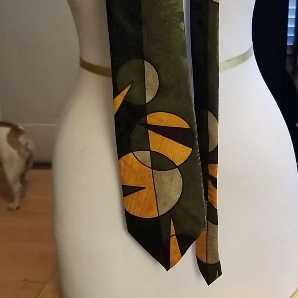 Abstract Silk Necktie - Picture 4 of 4